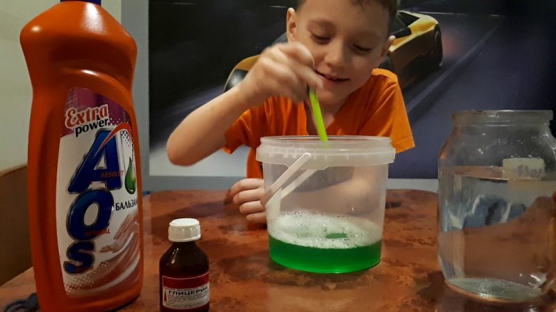 mýdlové bubliny pomocí improvizovaných prostředků