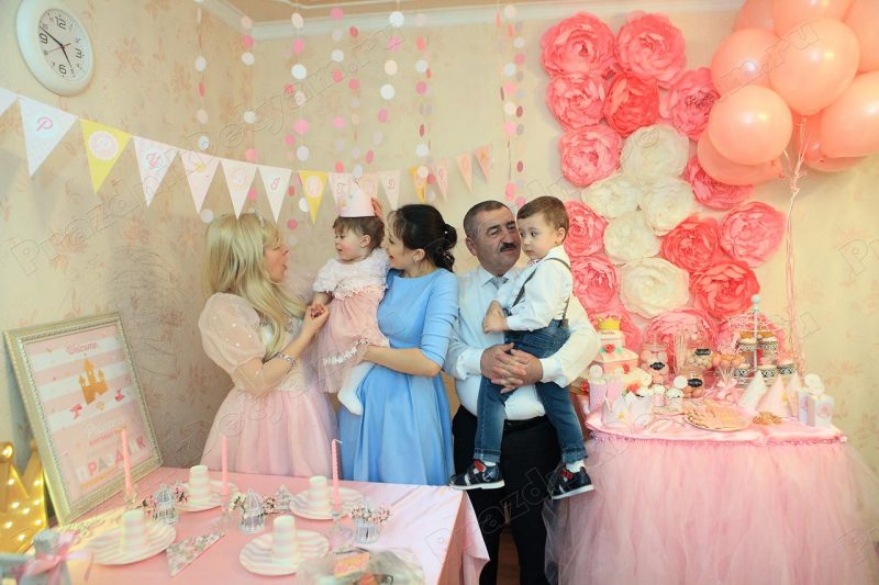 бабушки и дедушки на дне рождения внука в 1 годик