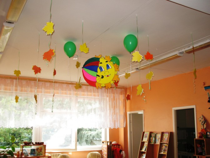 яркий декор шариками для малышей