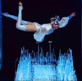 Цирковое эквилибр-шоу на тростях «Ice Queen»