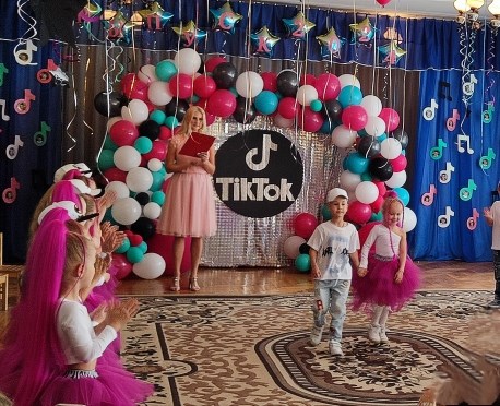 выпускной в стиле Тик-Ток фото 1