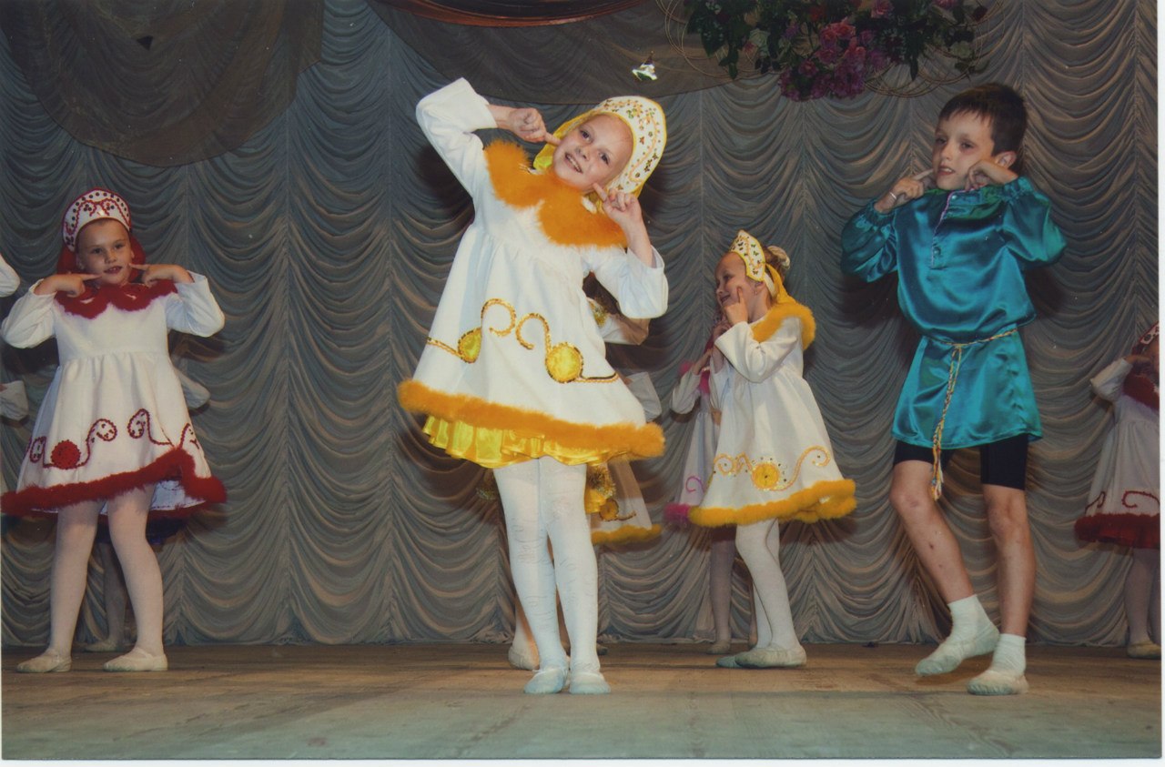 Народные танцы. Русский танец. Русский народный танец дети. Движения русского народного танца. Танец прощание с игрушками